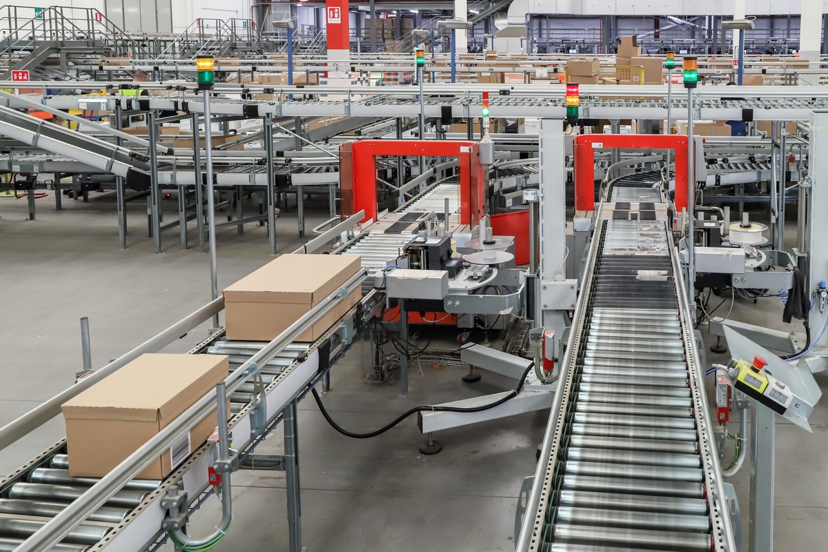 Cartons separated into individual zones on a powered roller conveyor using zero-pressure accumulation.