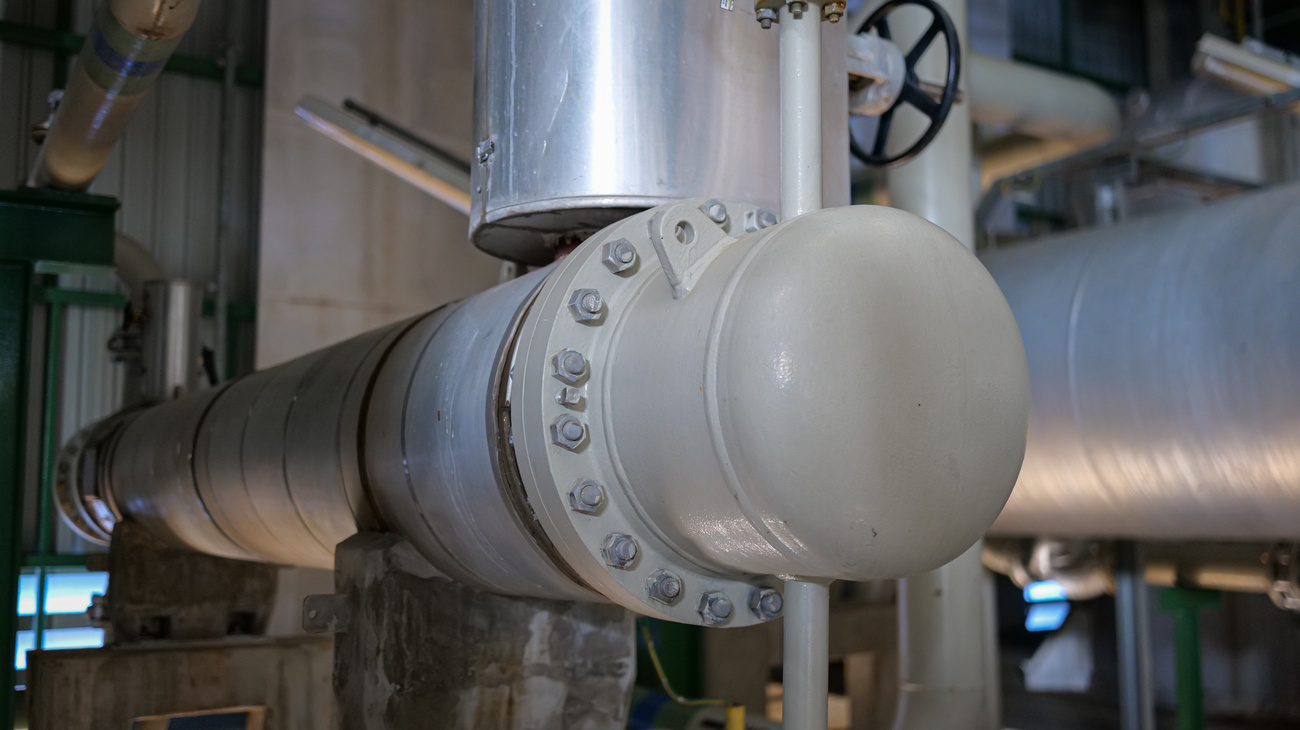 Industrial heat exchanger system connected to process piping in a manufacturing facility