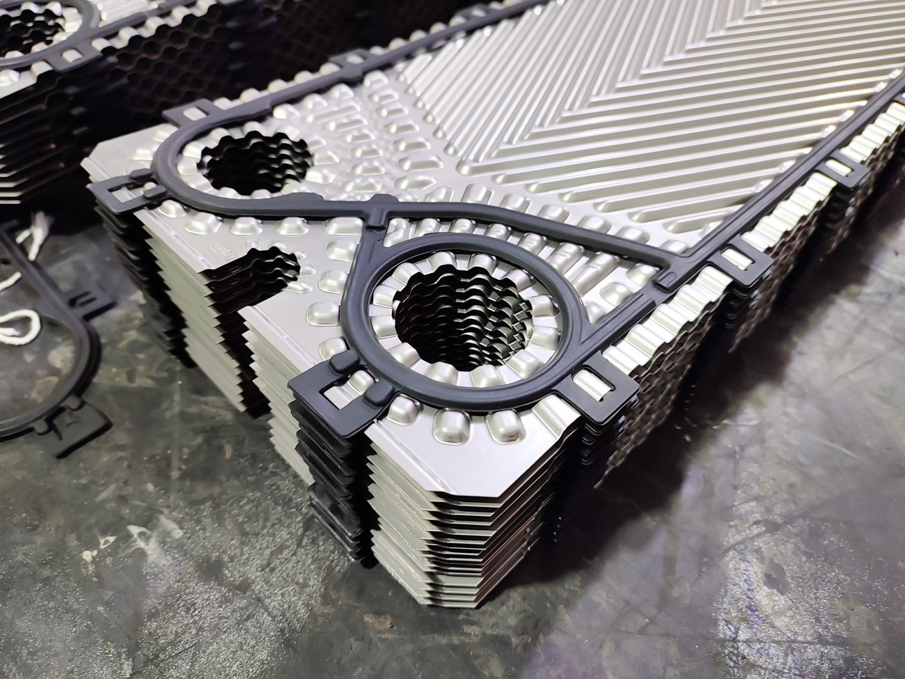 Gasketed plate-and-frame heat exchanger with stacked heat transfer plates